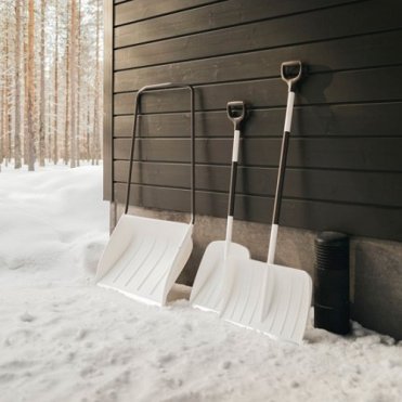 Скрепер-волокуша для прибирання снігу Fiskars White Snow(1052523)